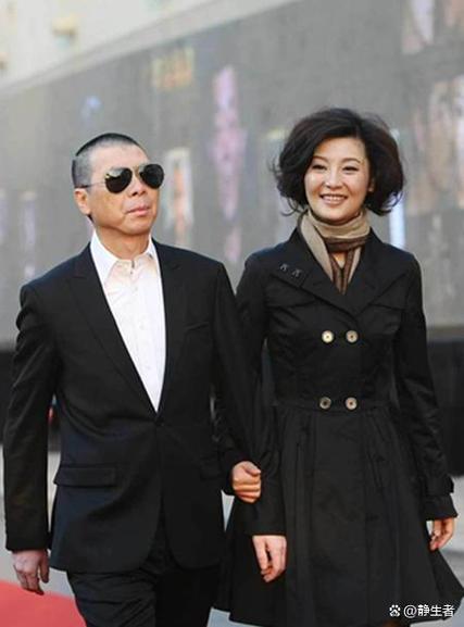 2025全年免费资料大全和冯小刚养女高中毕业与冯小刚收养的女儿